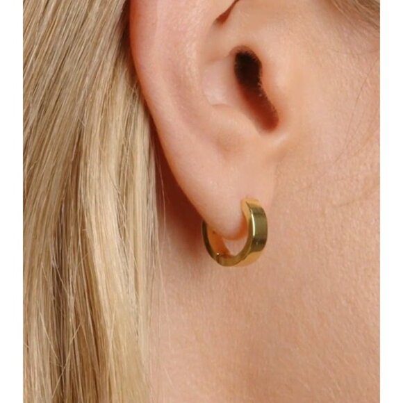 Huggies Gold Chunky huggie earrings Non-tarnish gold Waterproof EVERYDAY Earring - Picture 12 of 12
